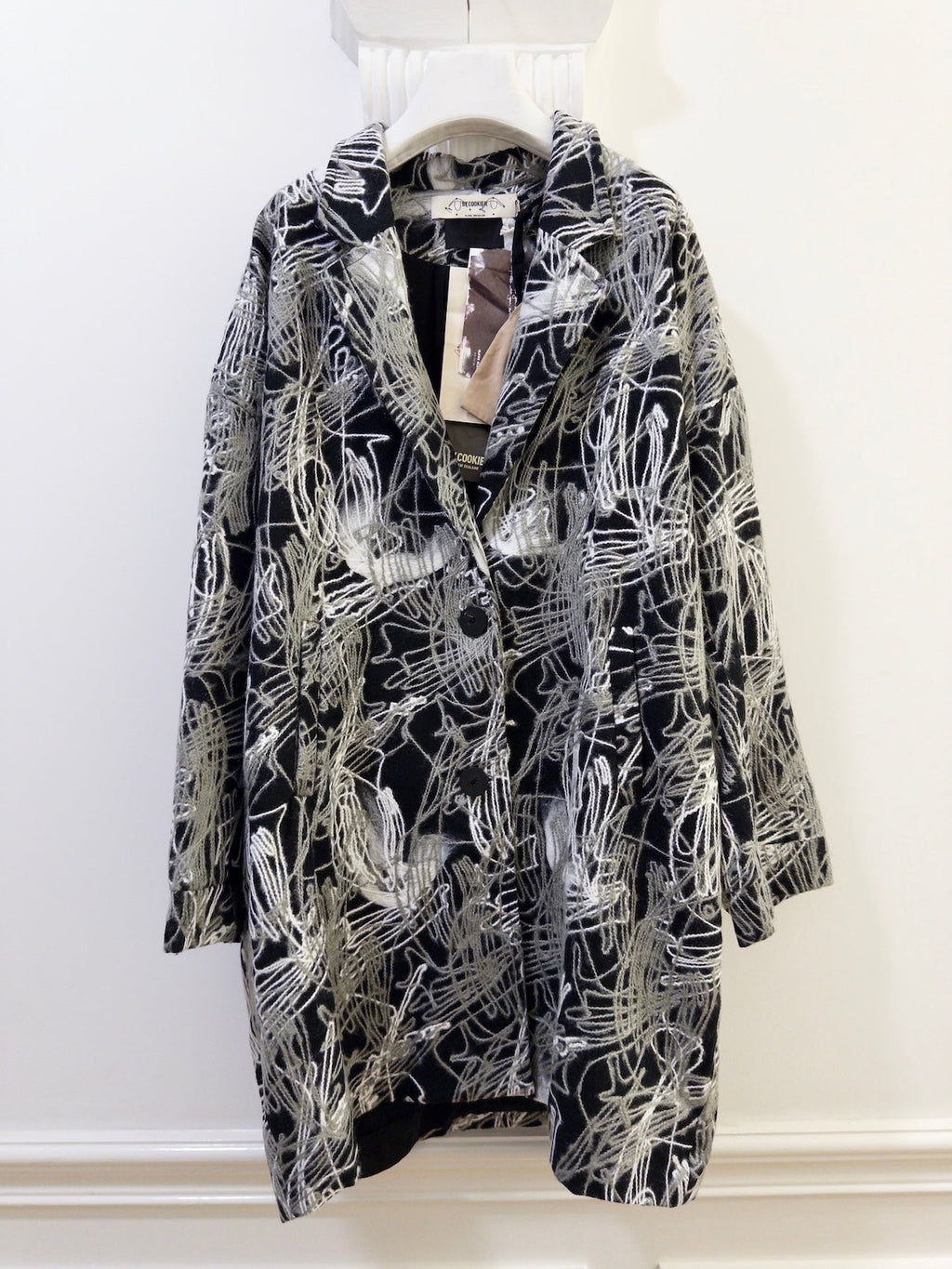 C515 Abstract Thread Coat